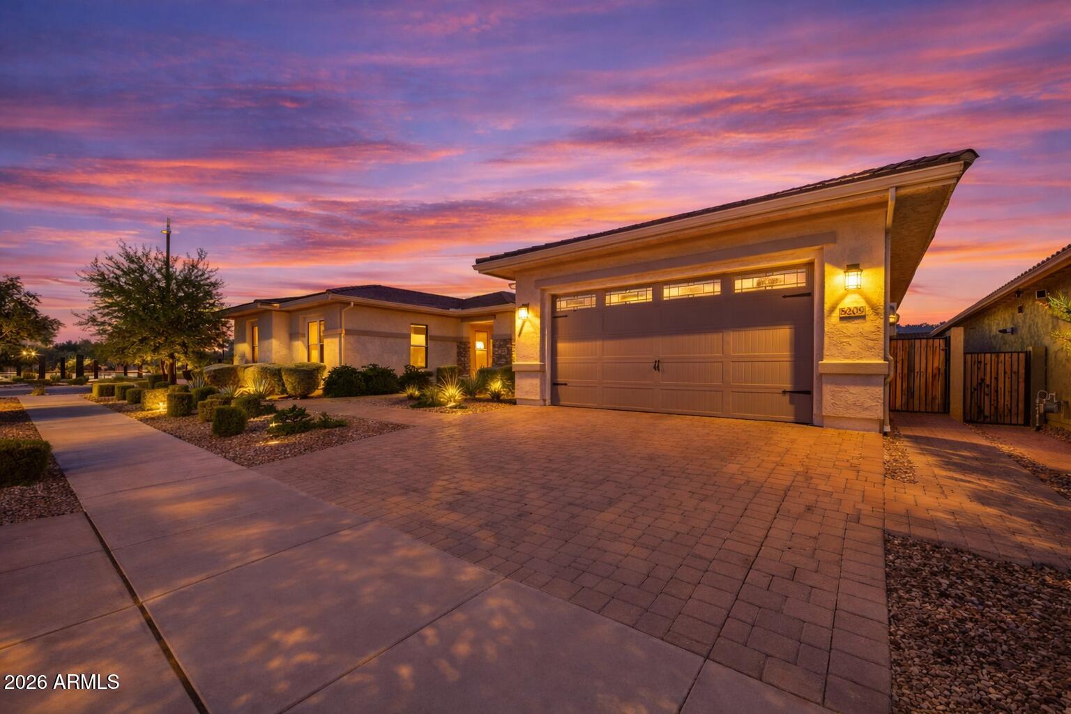 5209 S VEGAS