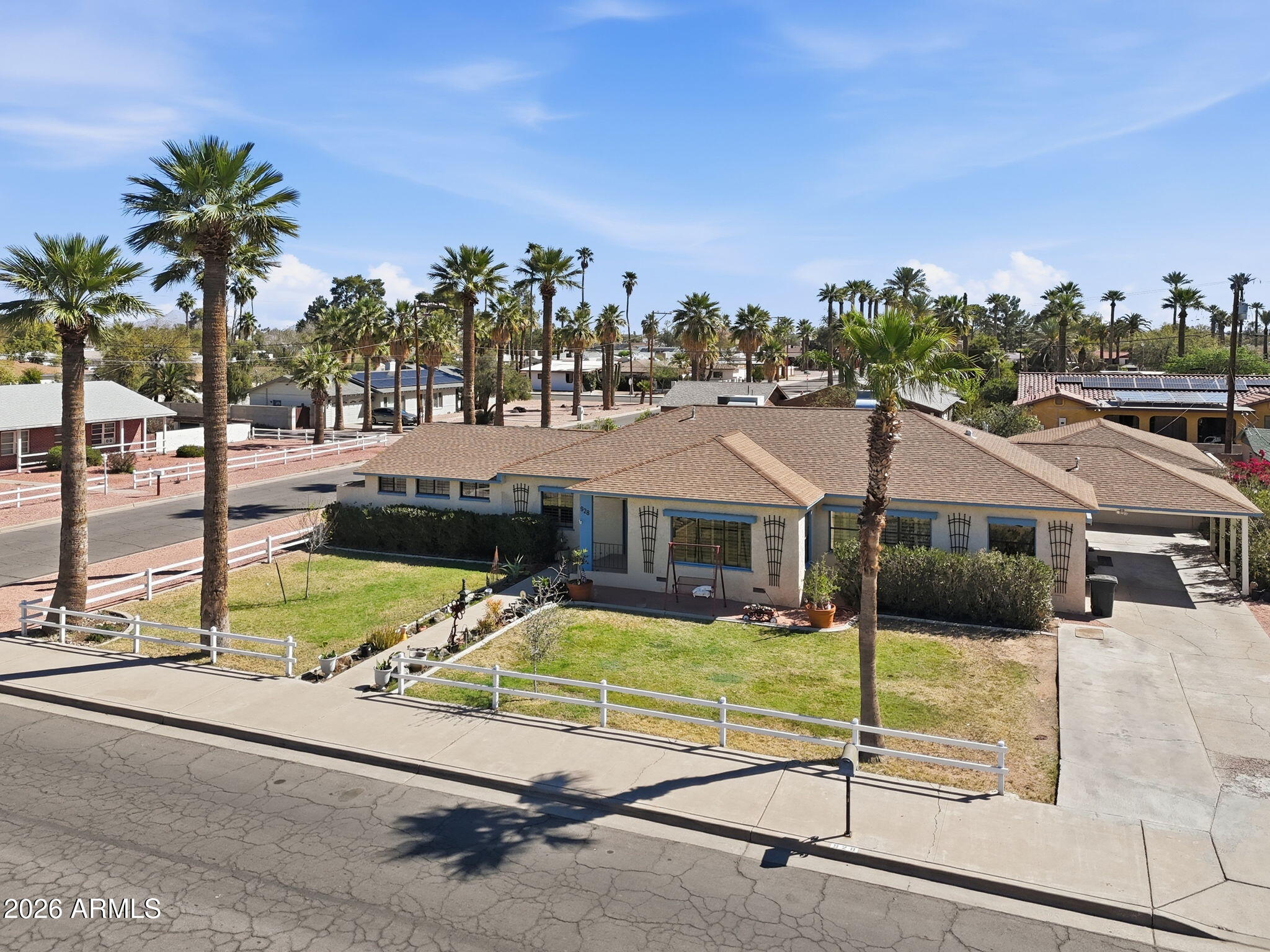 928 N BROWN Avenue