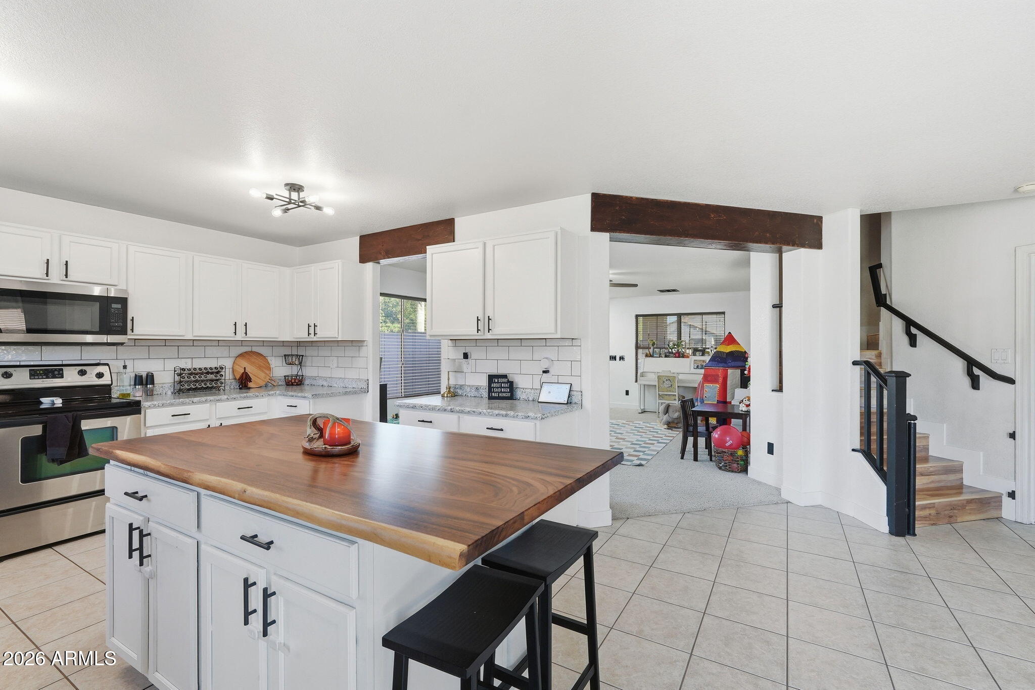 2985 W GOLDMINE MOUNTAIN Drive