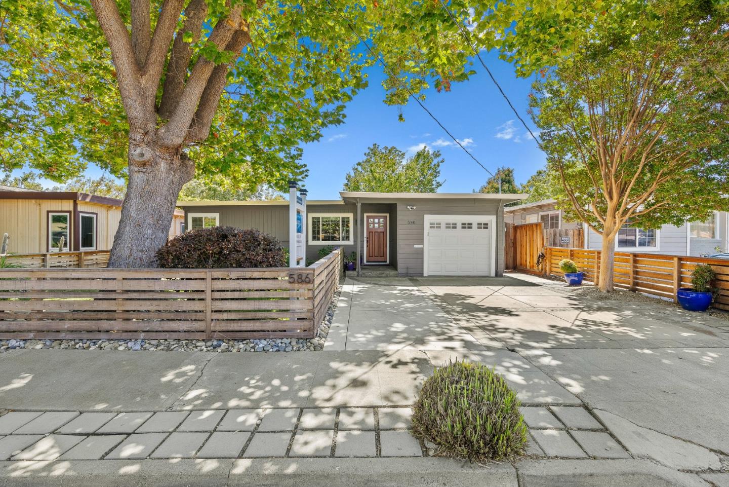 586 Manzanita AVE
