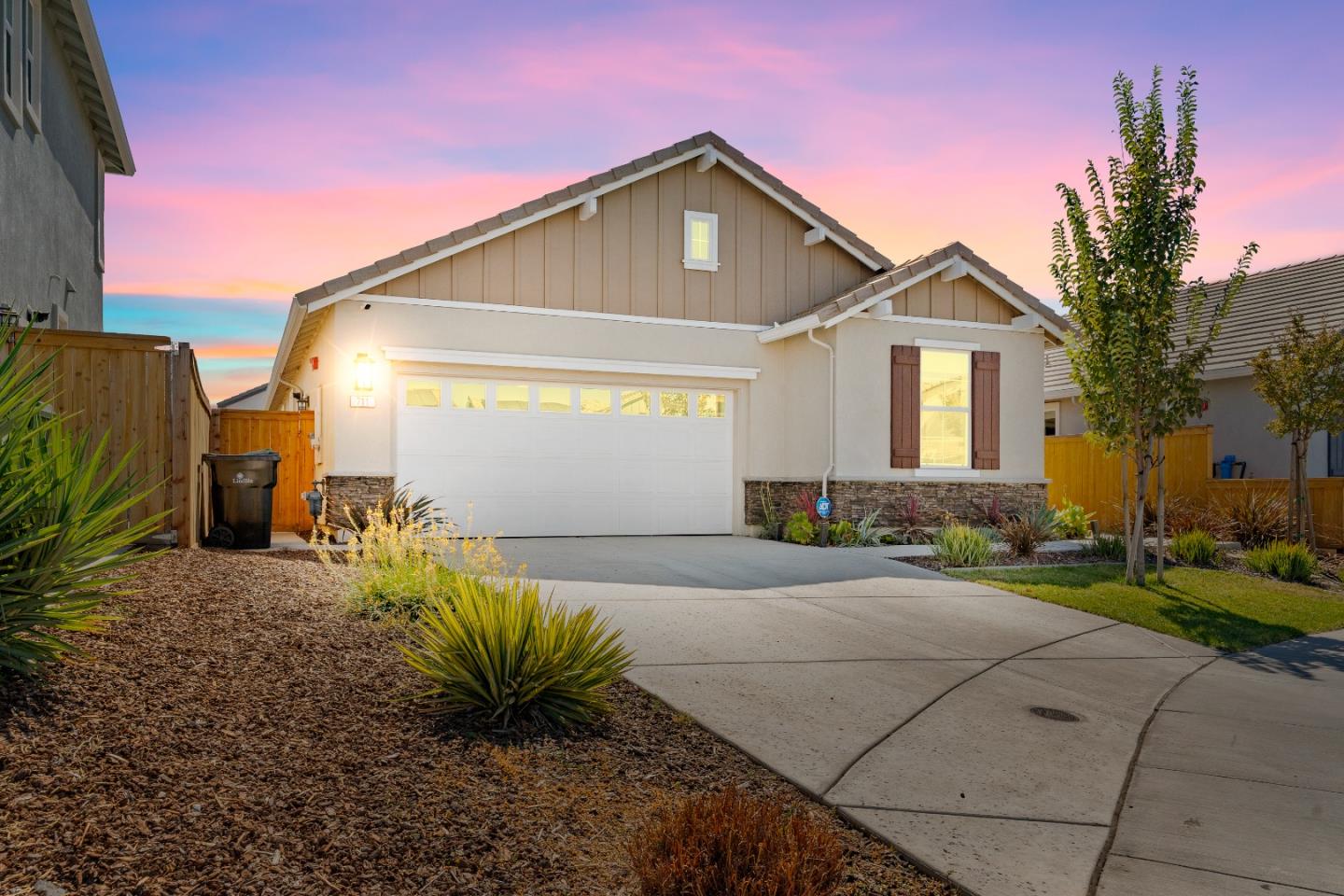711 Coronado CT