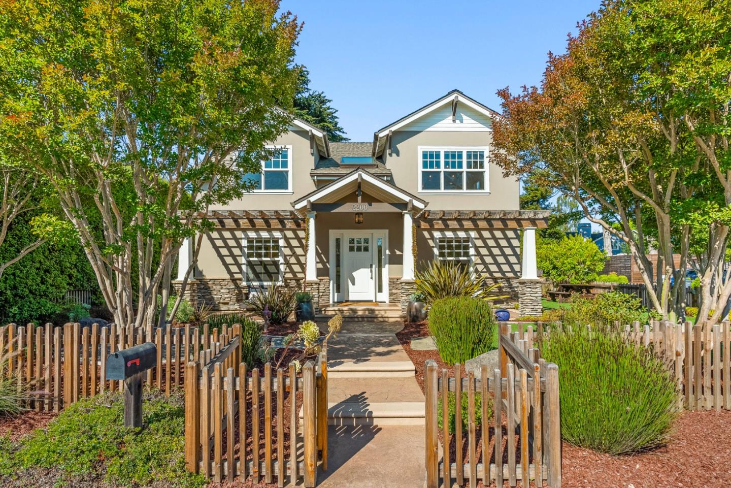 2200 Dolphin Drive
