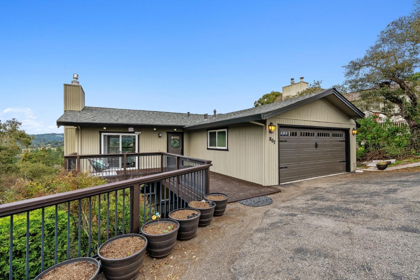 807 Cresta Vista Way