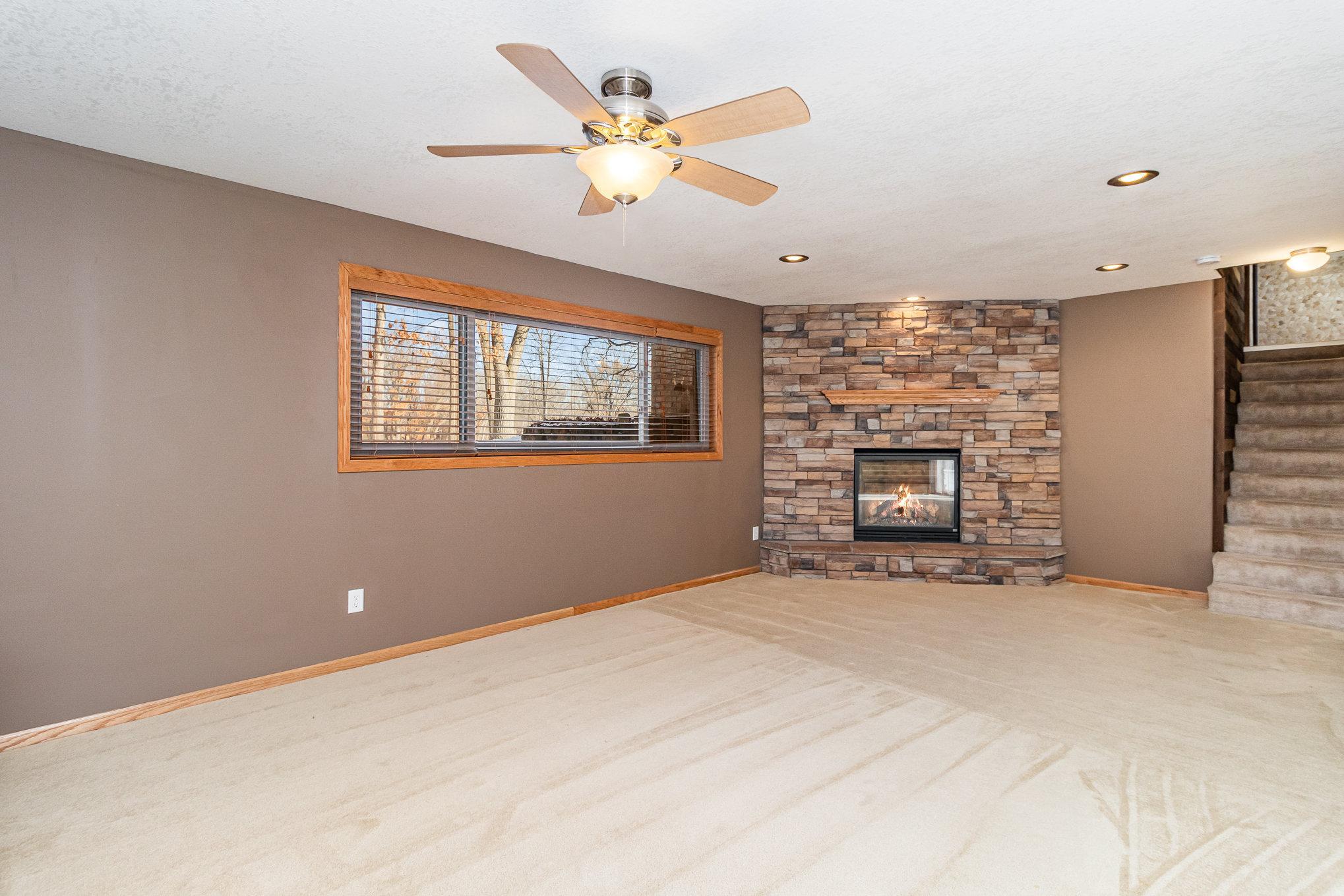 11404 Knollwood Court NE