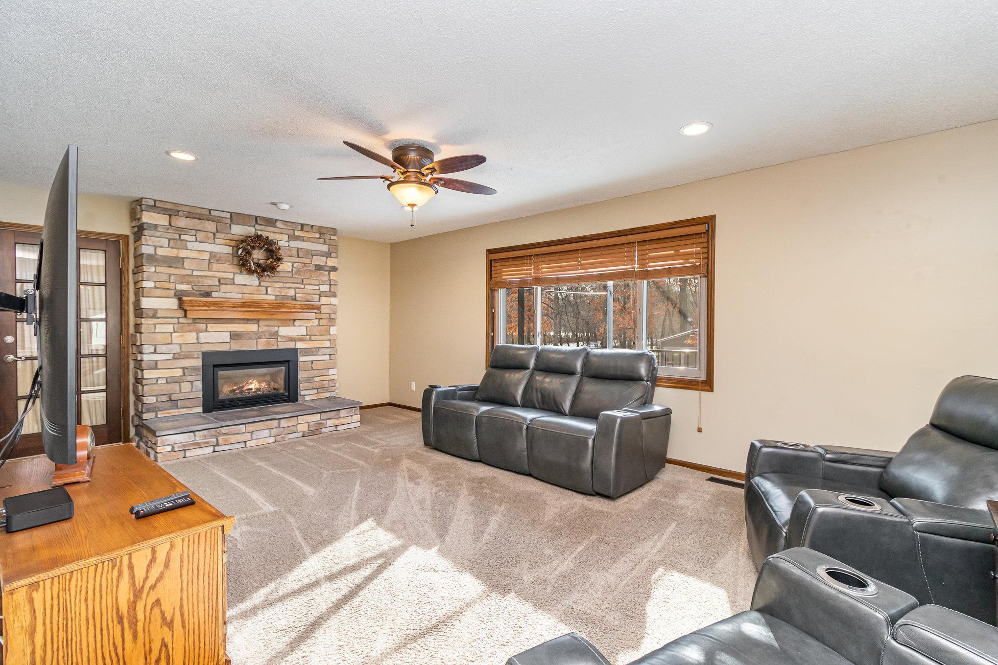 11404 Knollwood Court NE