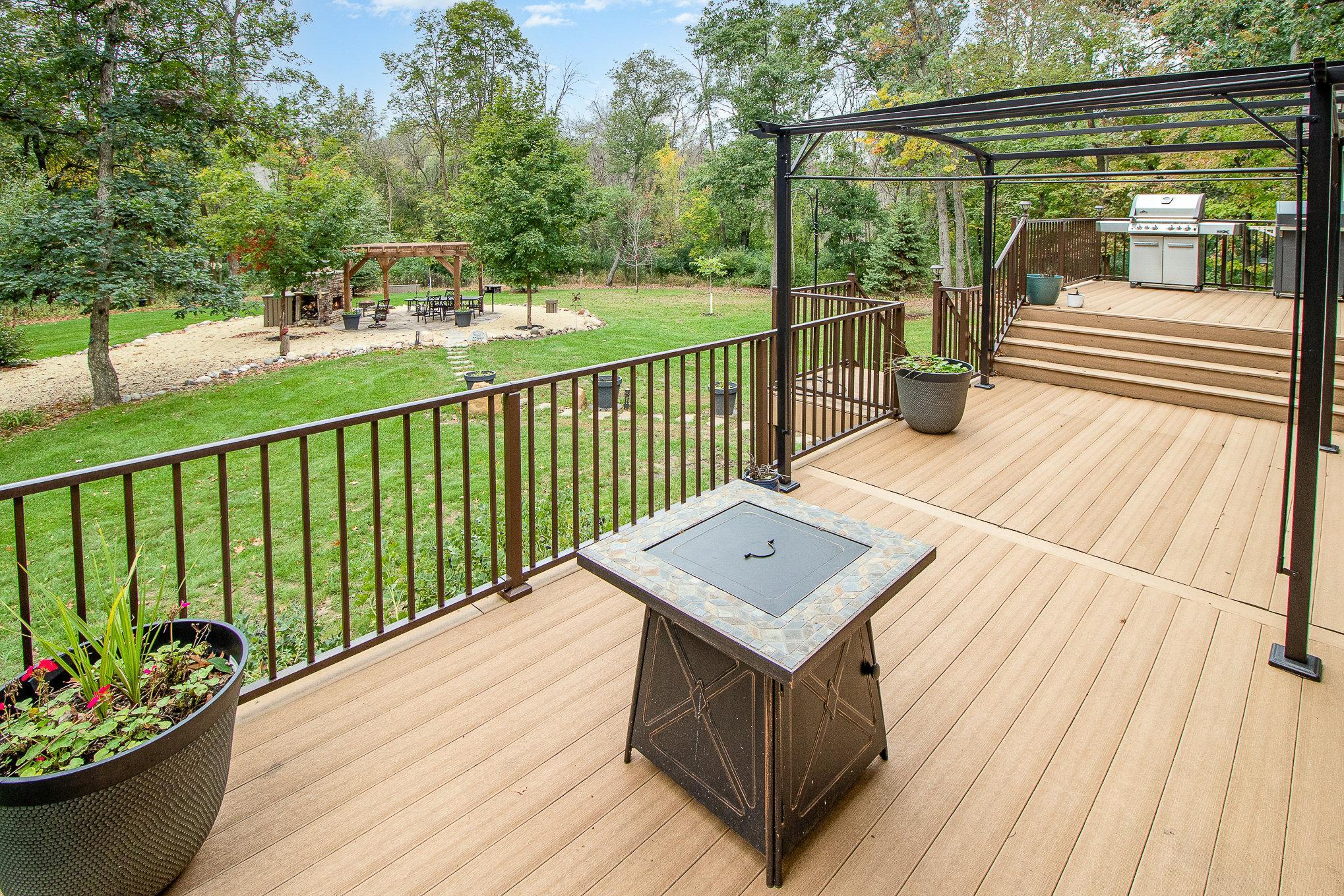 11404 Knollwood Court NE