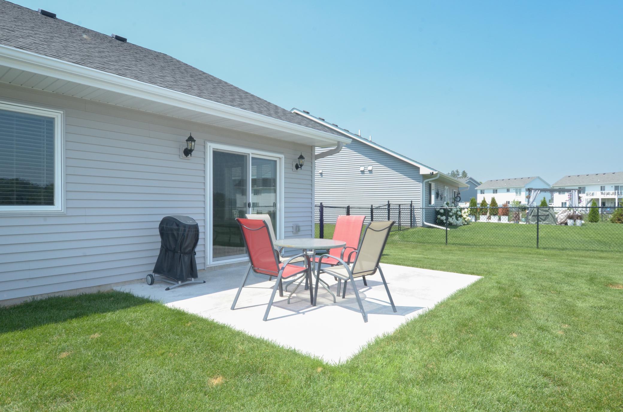 324 Bluebird Drive NW