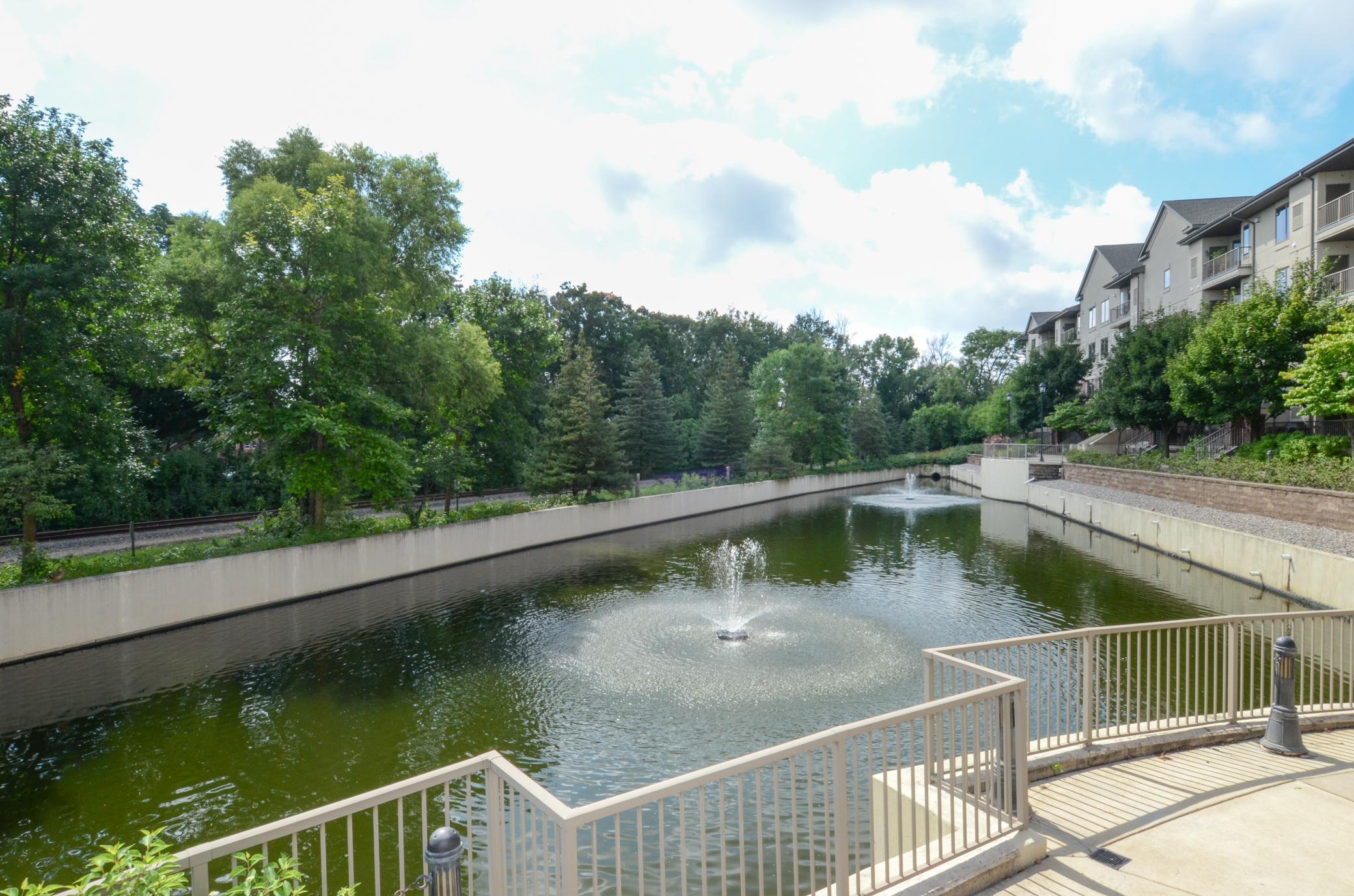 5225 Grandview Square Unit: 114