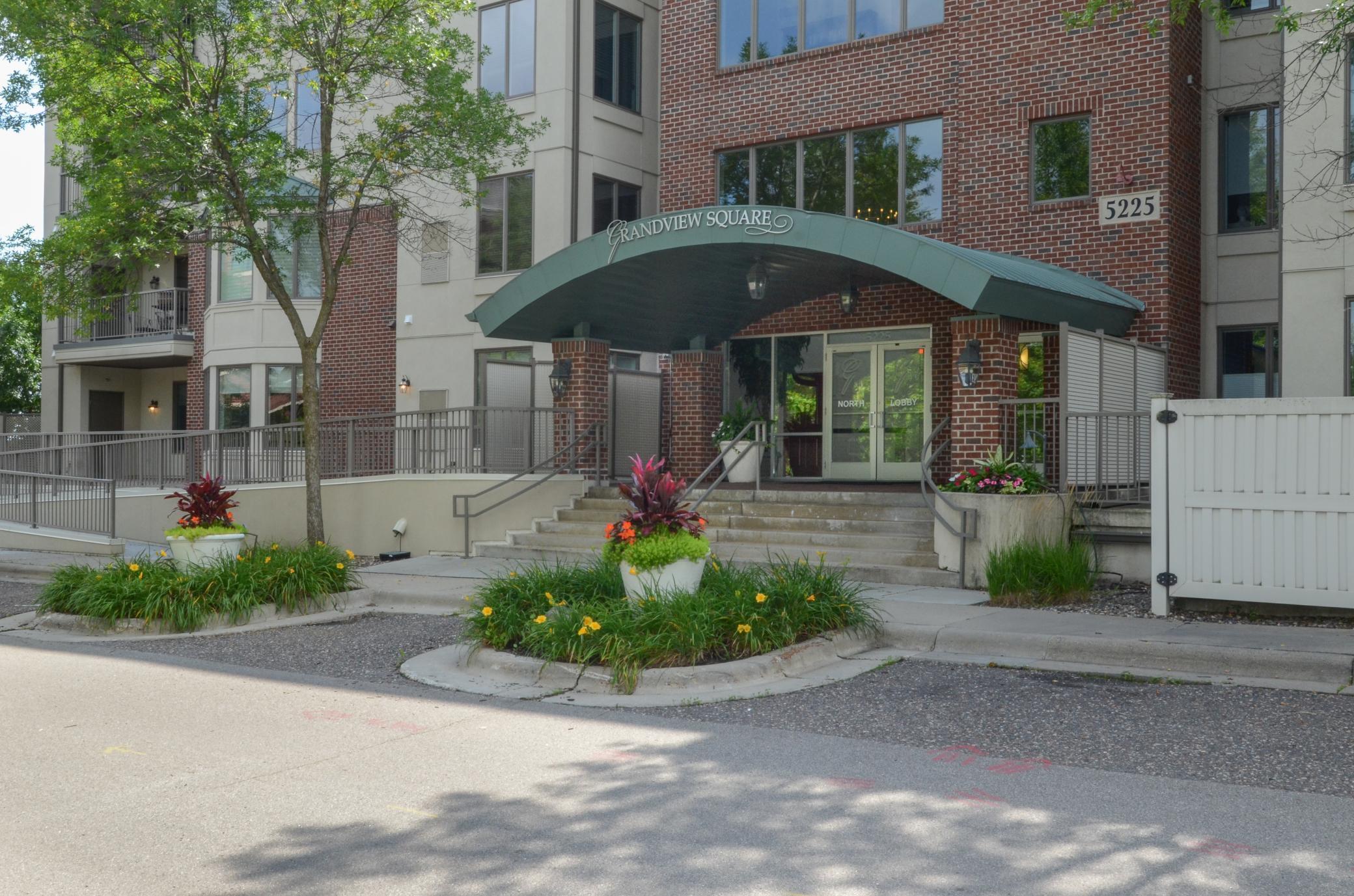 5225 Grandview Square Unit: 114