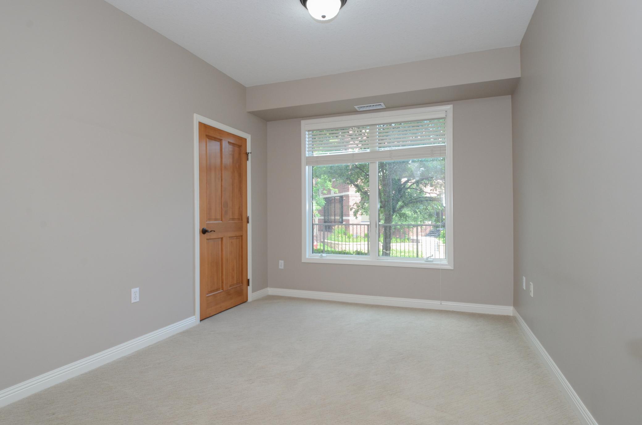 5225 Grandview Square Unit: 114