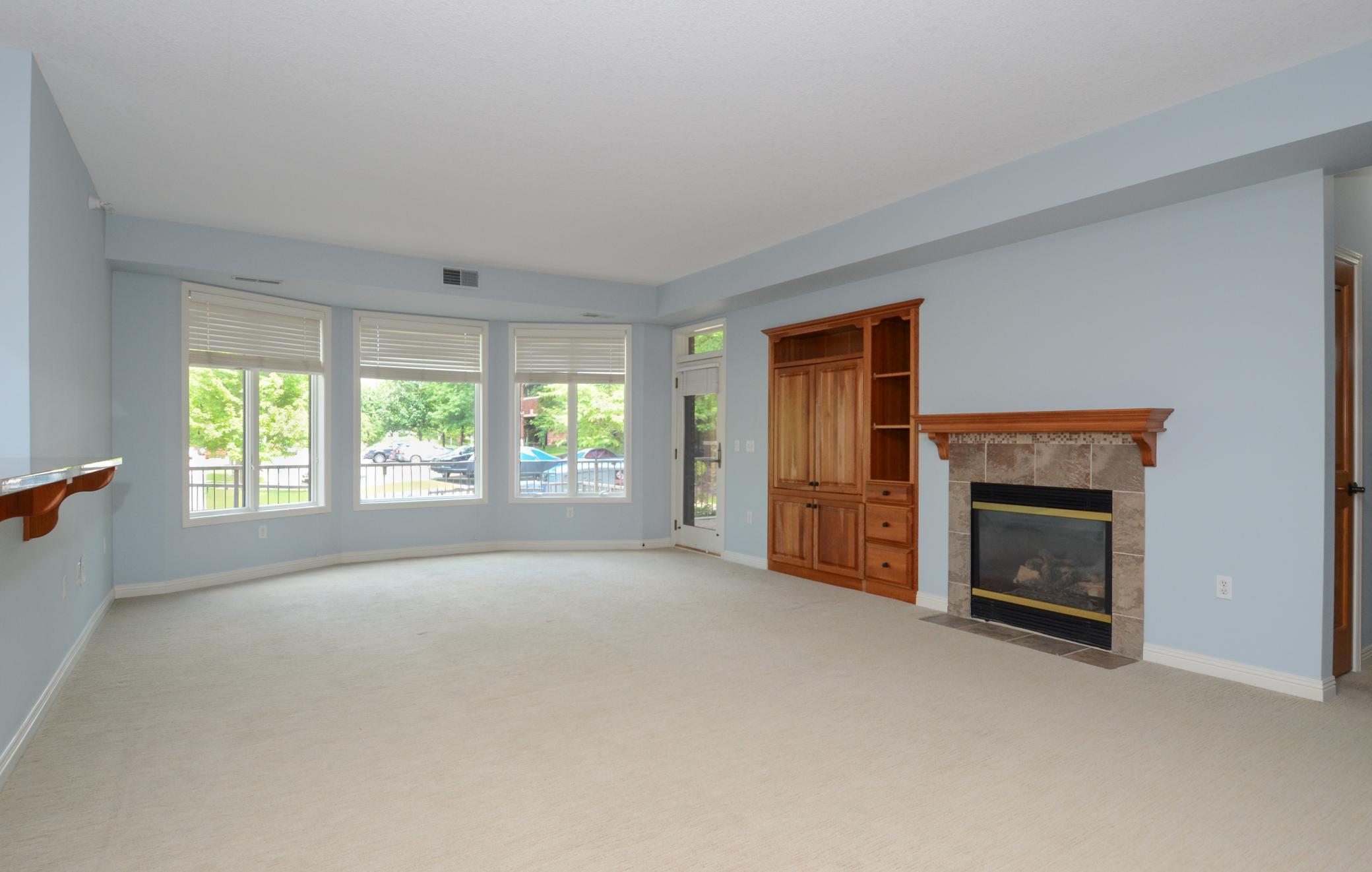 5225 Grandview Square Unit: 114