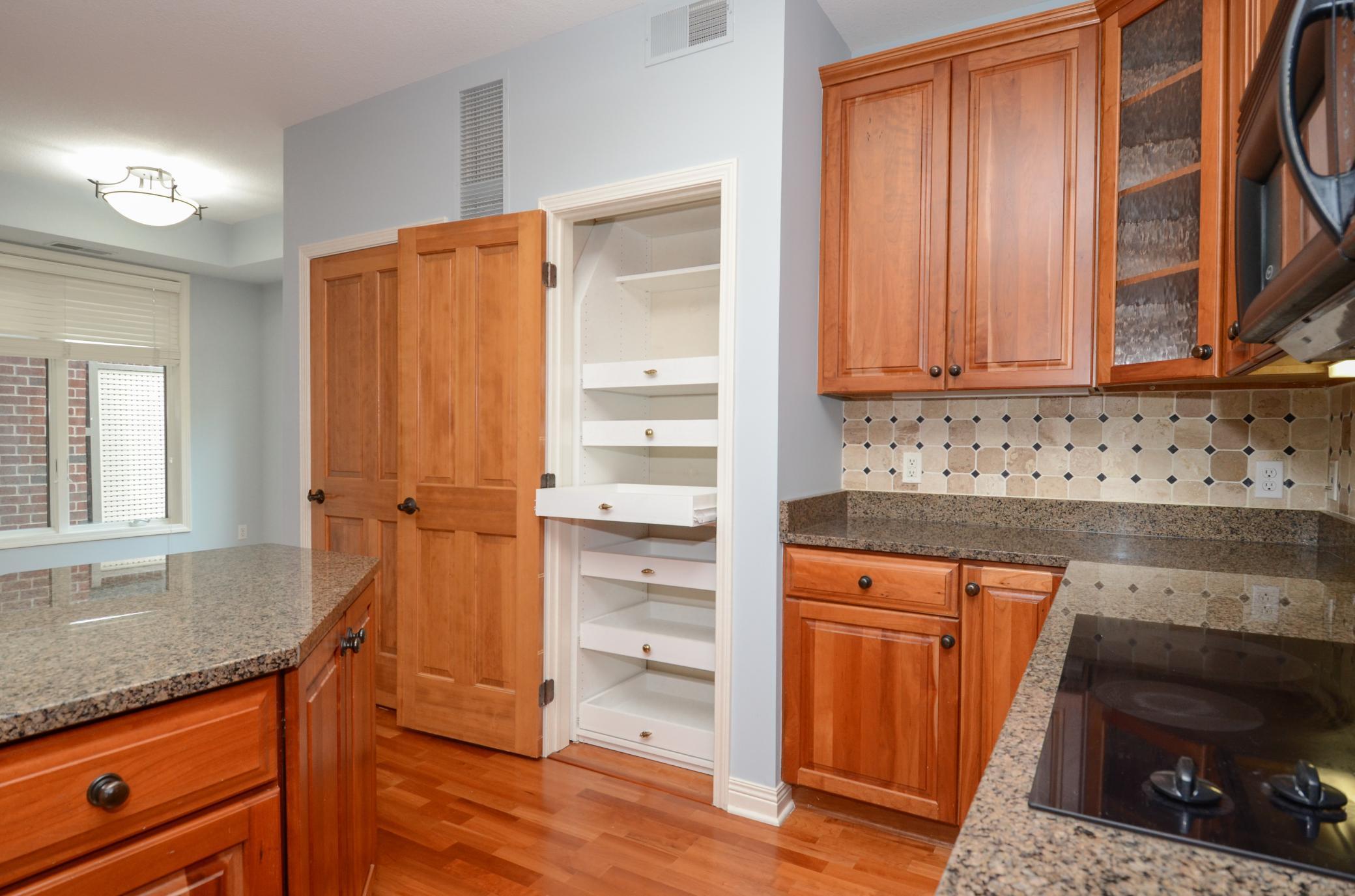 5225 Grandview Square Unit: 114