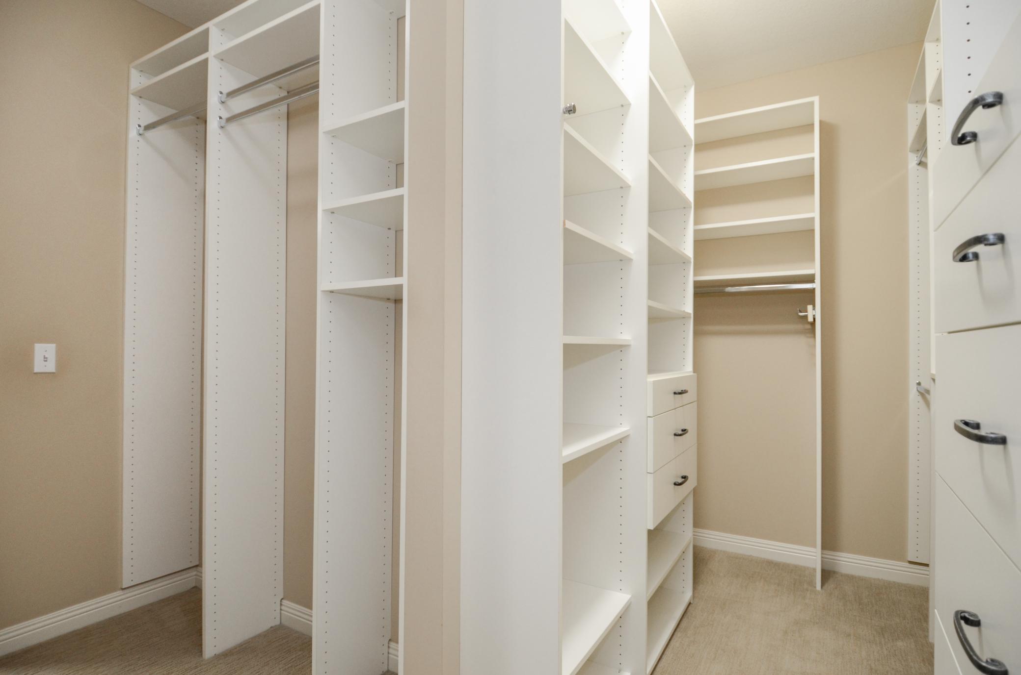 5225 Grandview Square Unit: 114