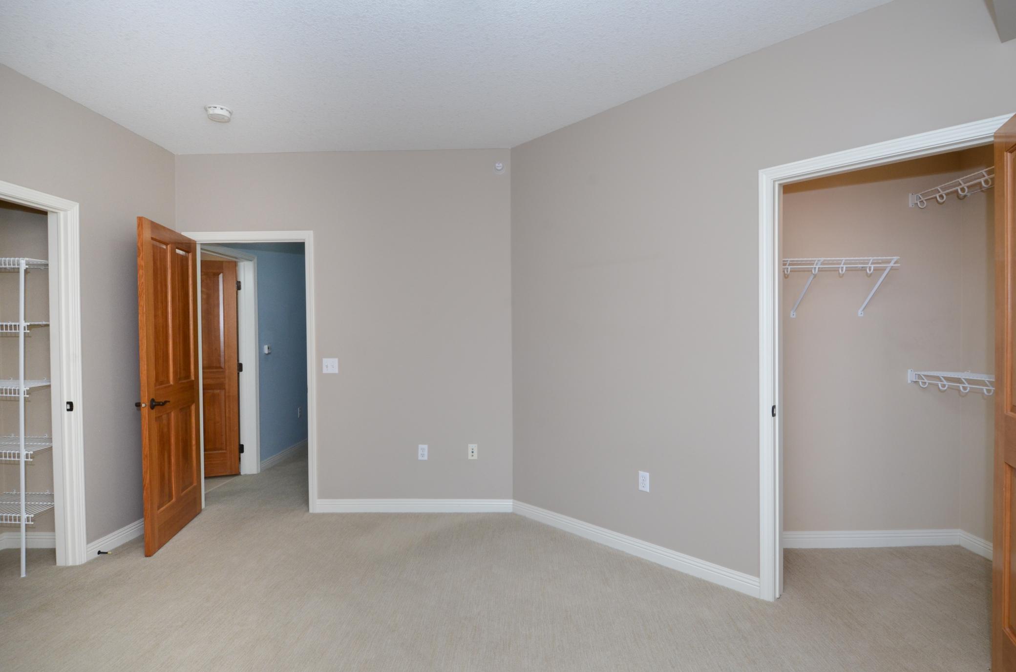 5225 Grandview Square Unit: 114