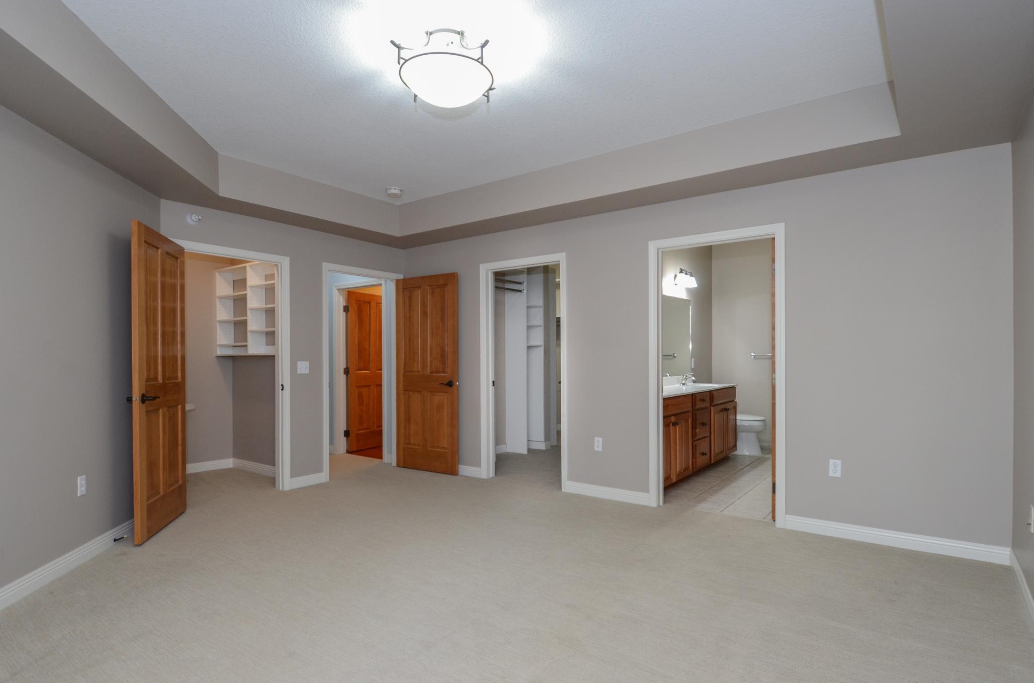 5225 Grandview Square Unit: 114
