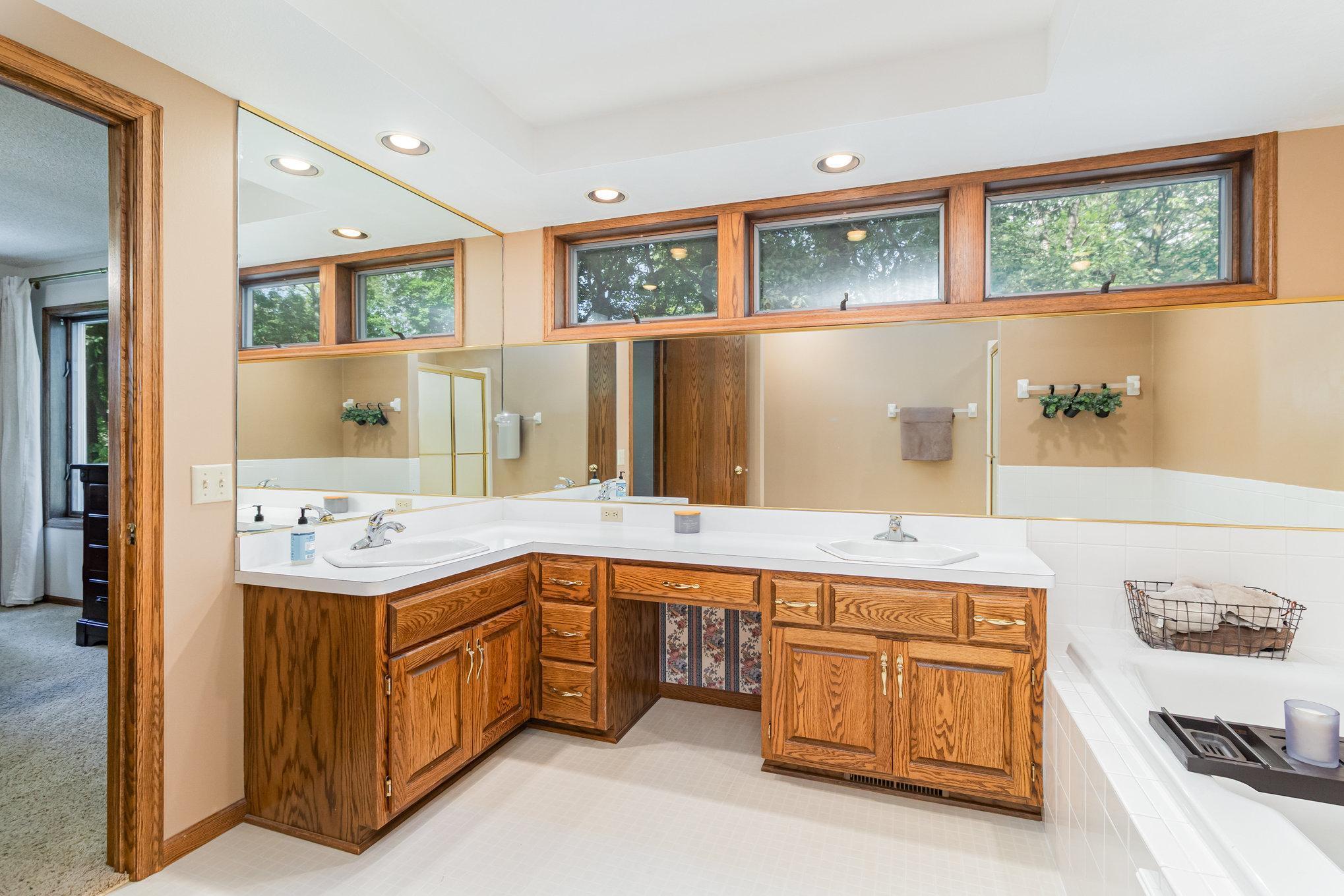 11452 Knollwood Court NE