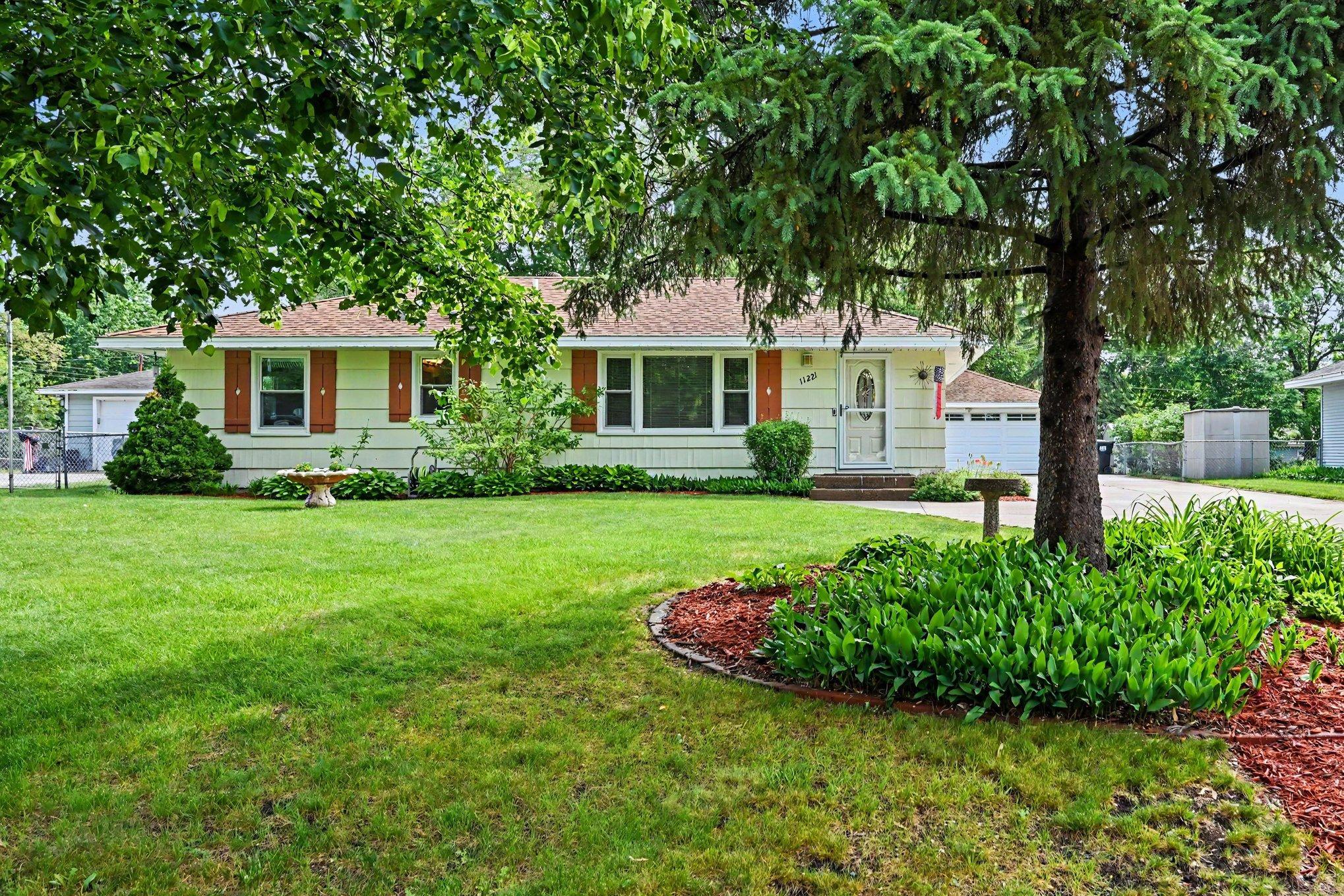 11221 Arrowhead Street NW