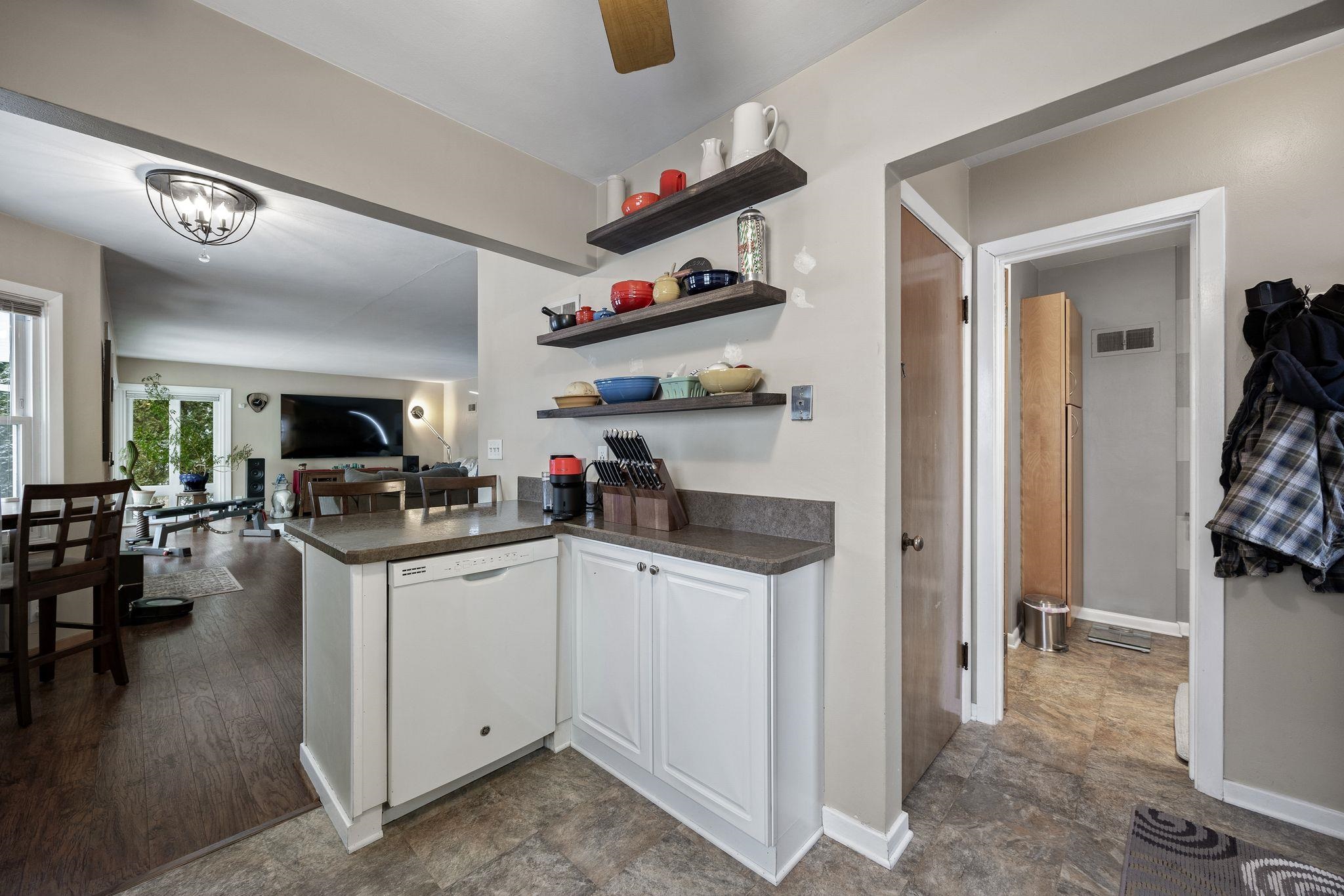 411 Carolina Avenue Unit: 411 Carolina Ave