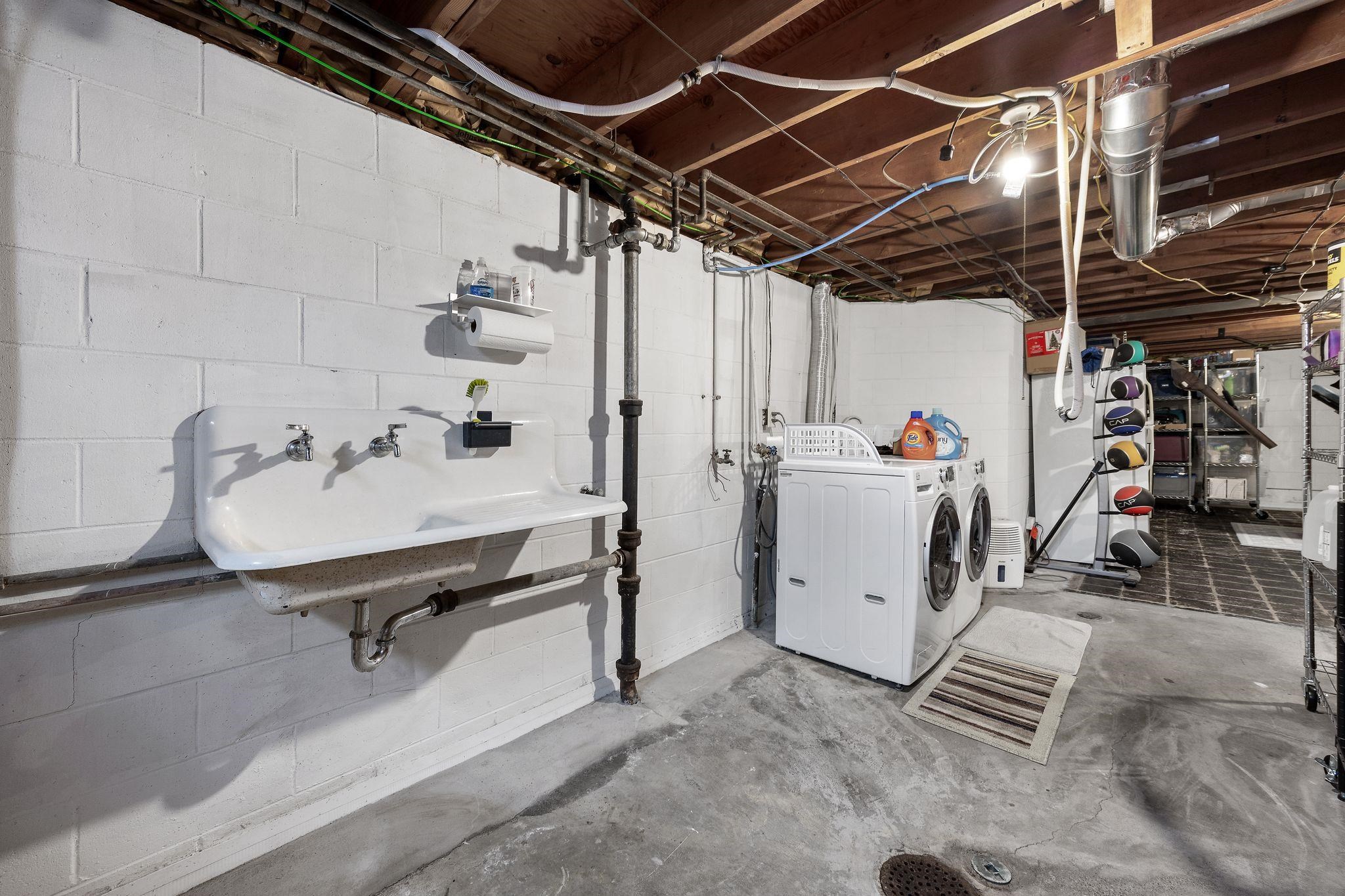 411 Carolina Avenue Unit: 411 Carolina Ave