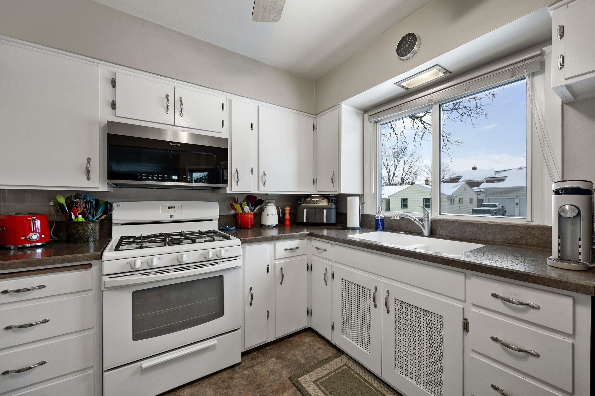 411 Carolina Avenue Unit: 411 Carolina Ave