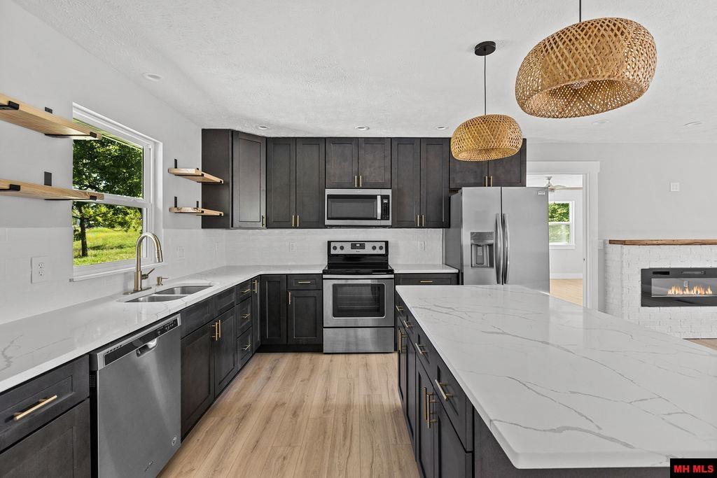 815 COMBS AVENUE