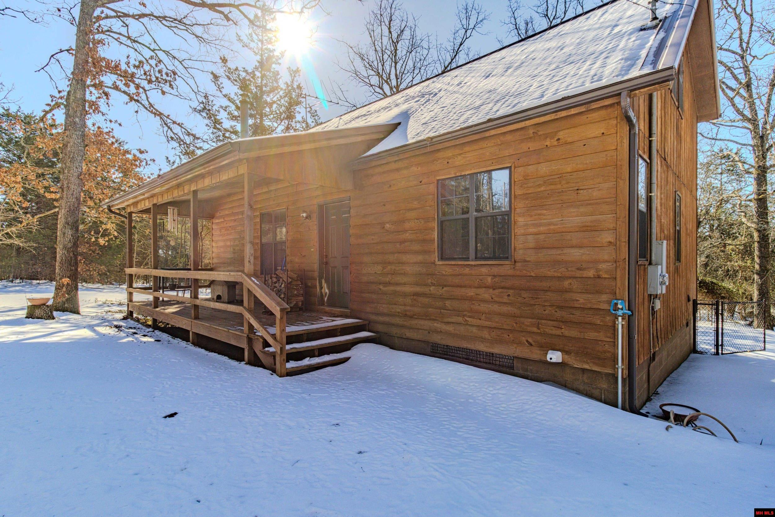 1017 PEACE VALLEY ROAD