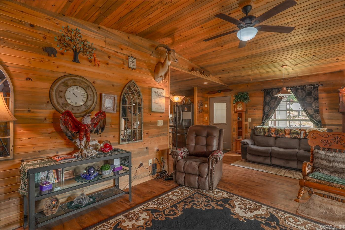 21 W Lakeshore Dr
