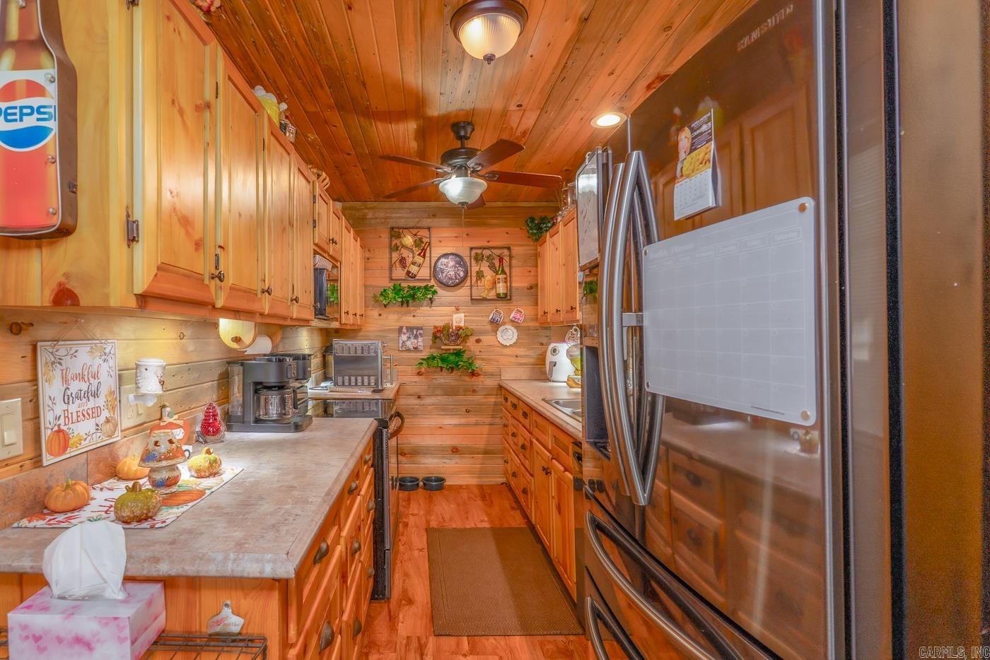 21 W Lakeshore Dr