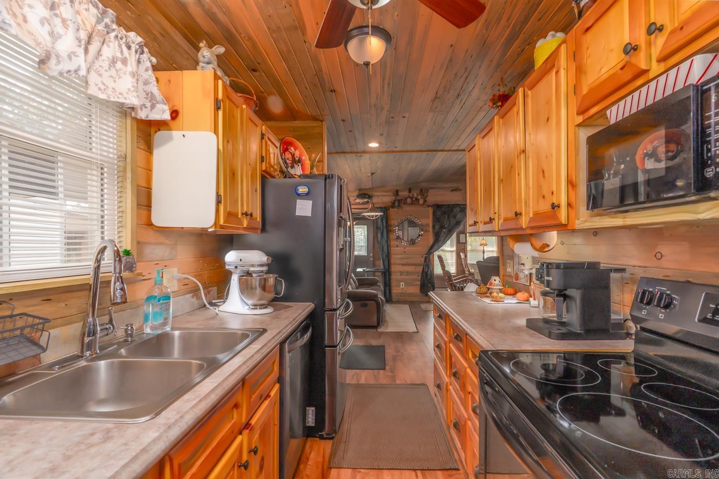 21 W Lakeshore Dr