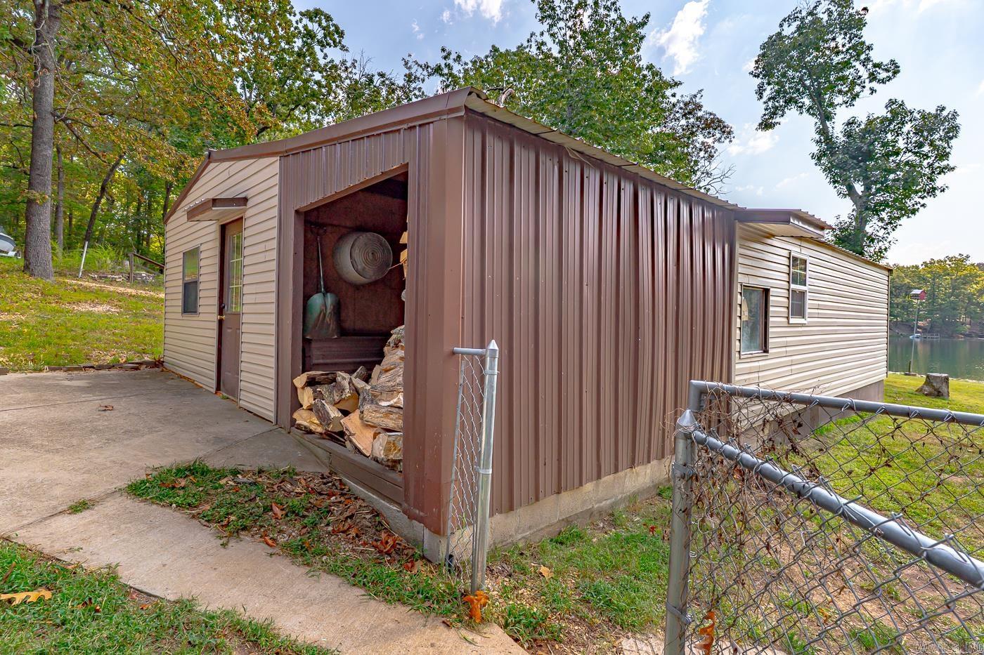 21 W Lakeshore Dr