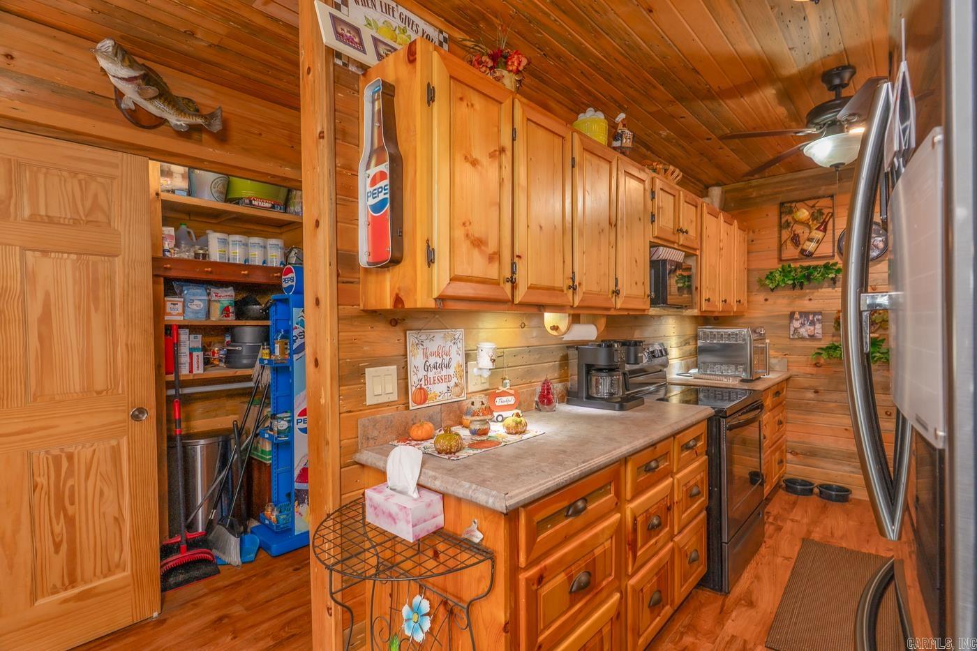 21 W Lakeshore Dr