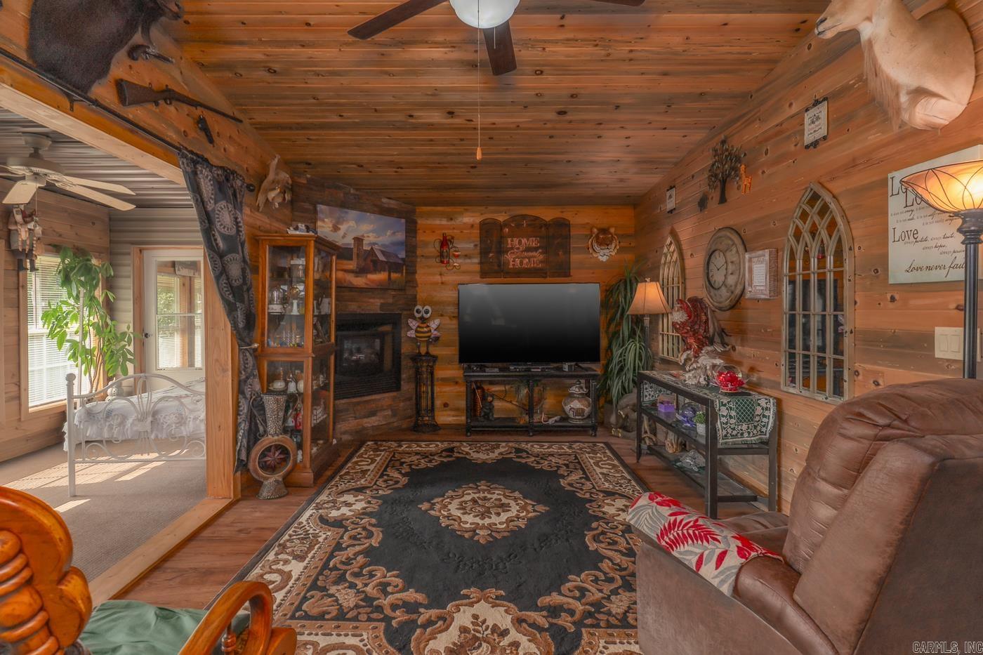 21 W Lakeshore Dr