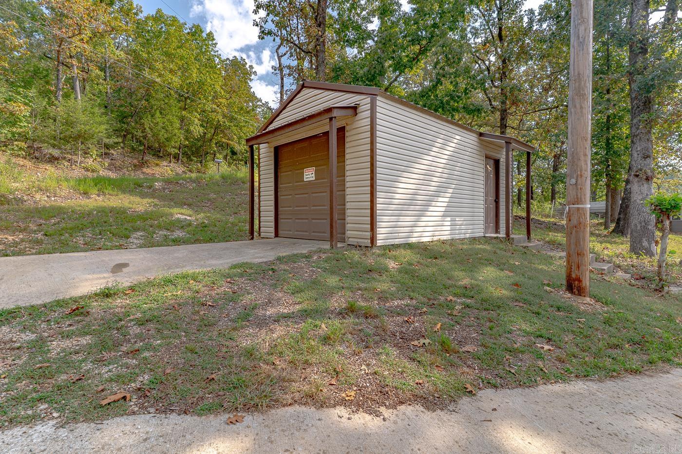 21 W Lakeshore Dr