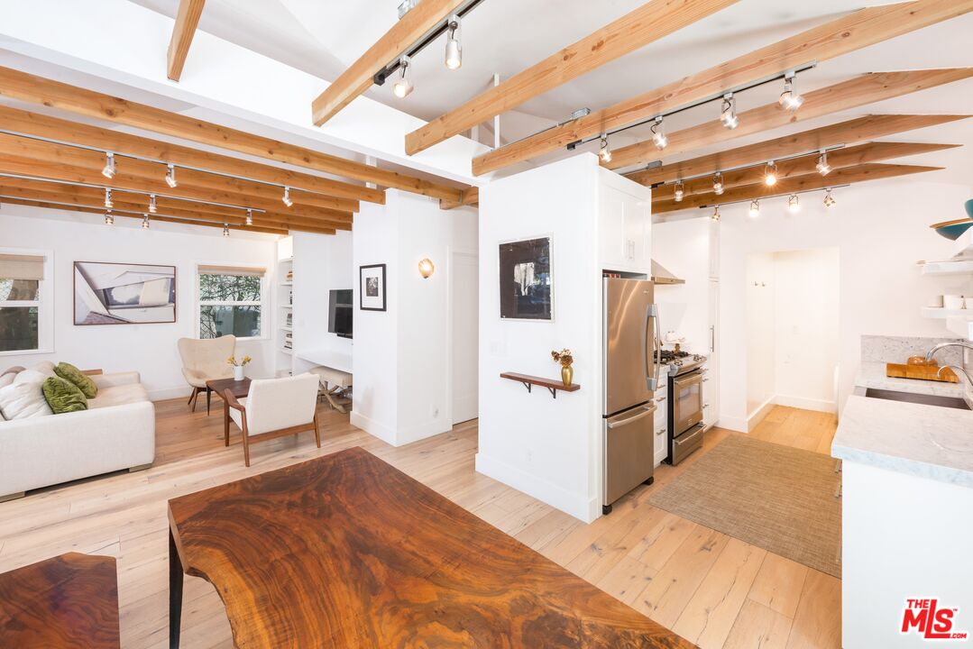 704 VERNON AVE Unit: 1/2
