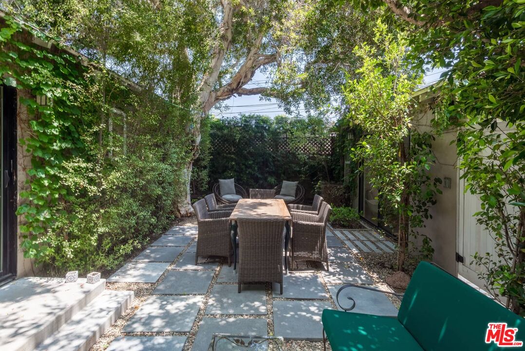 704 VERNON AVE Unit: 1/2