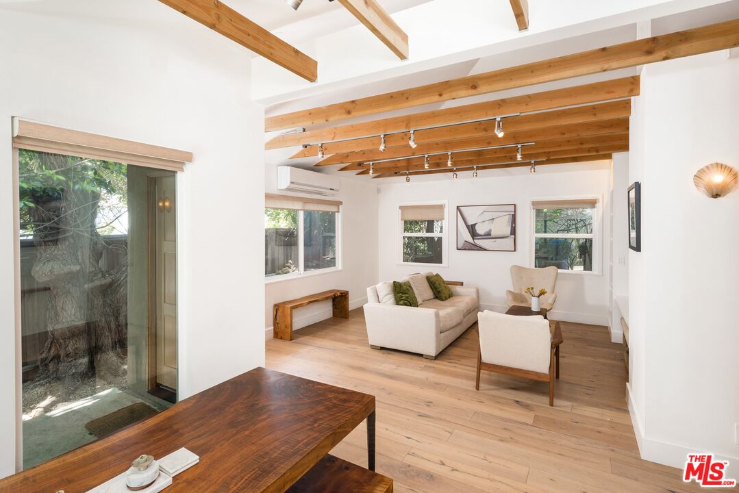 704 VERNON AVE Unit: 1/2