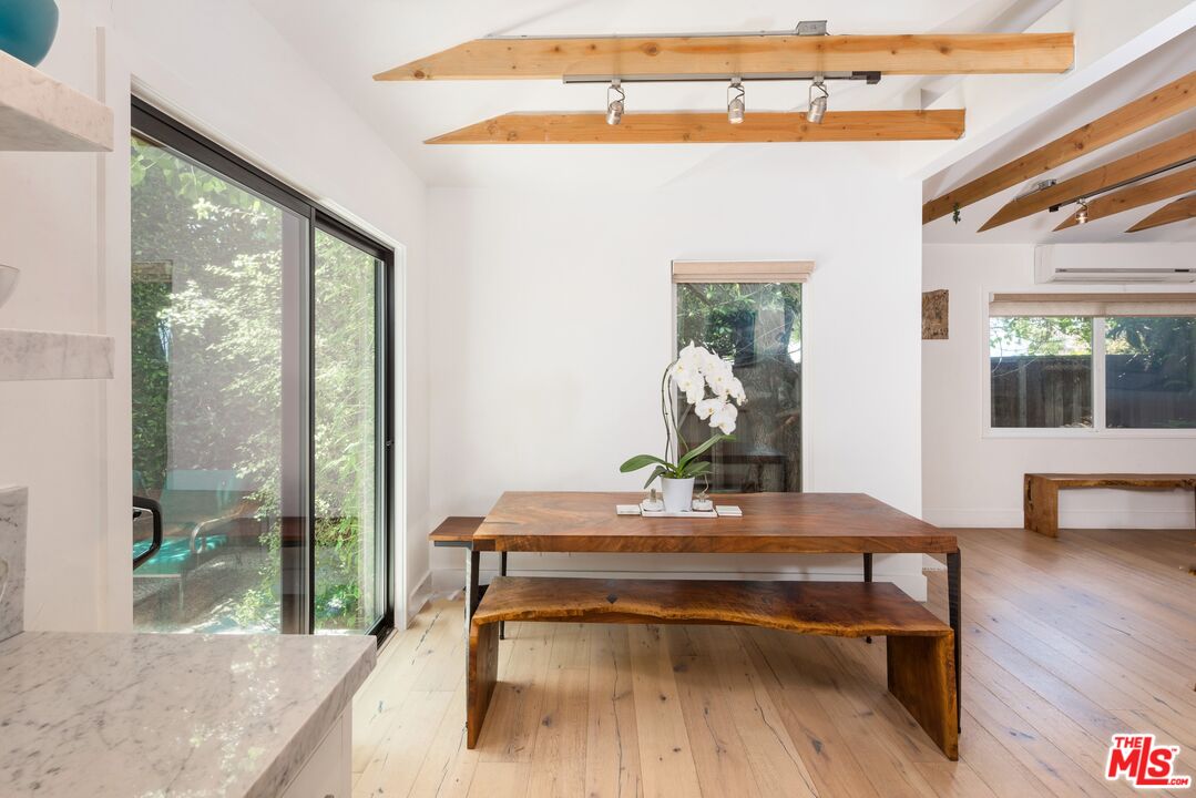 704 VERNON AVE Unit: 1/2