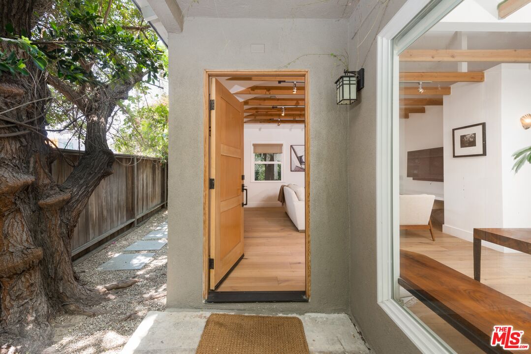 704 VERNON AVE Unit: 1/2