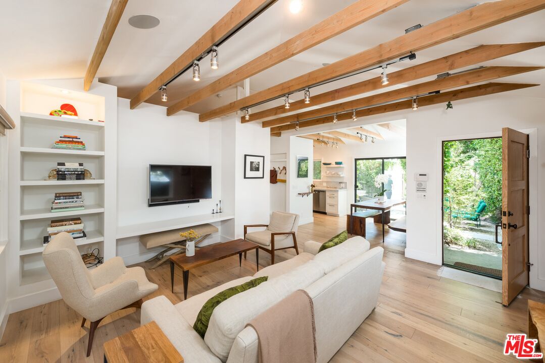 704 VERNON AVE Unit: 1/2
