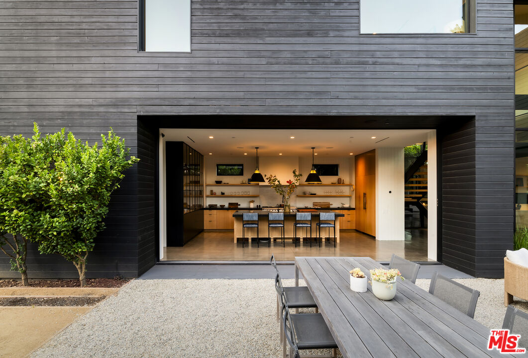901 Flower Ave