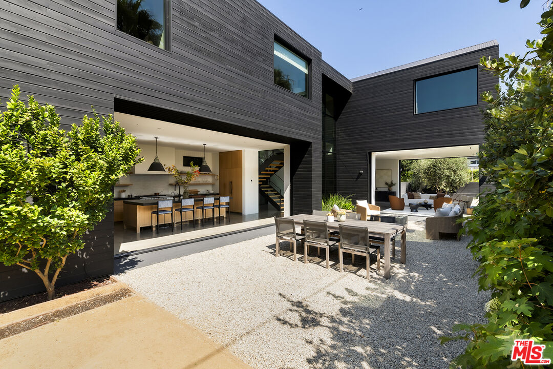 901 Flower Ave