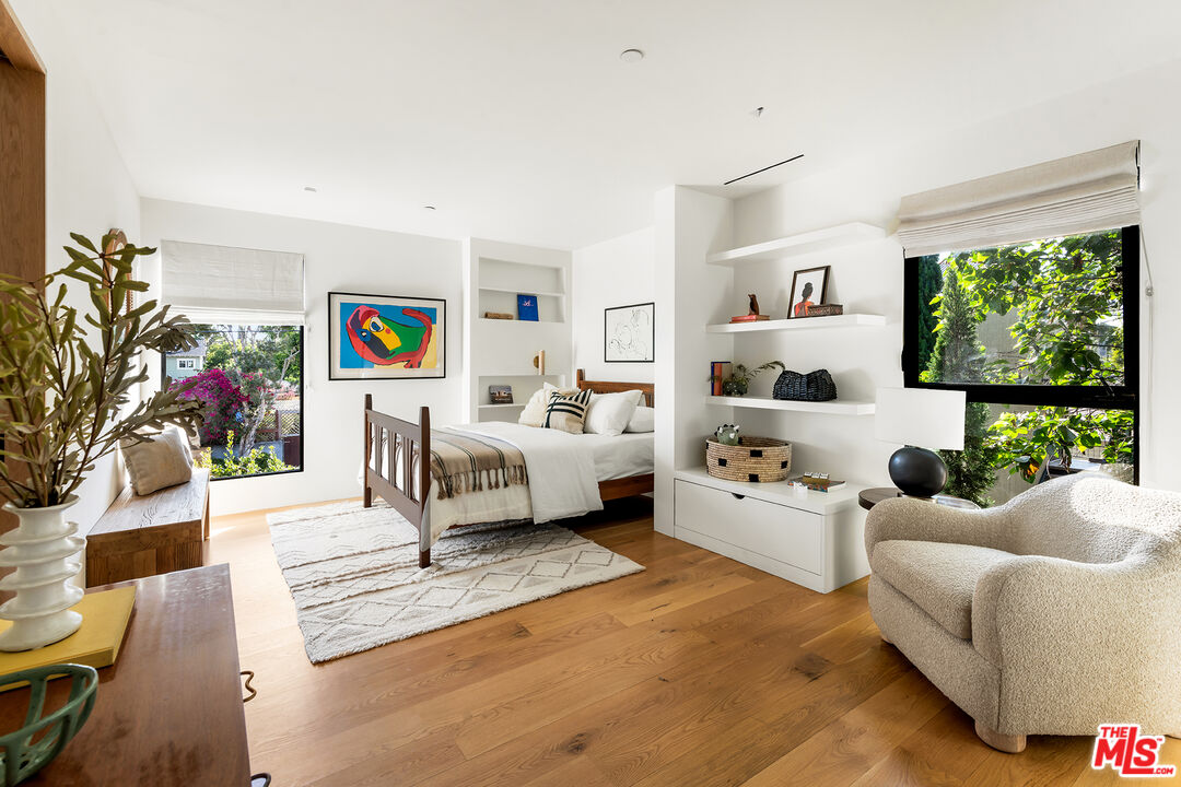 901 Flower Ave