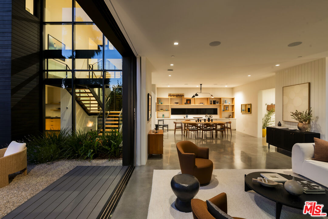 901 Flower Ave