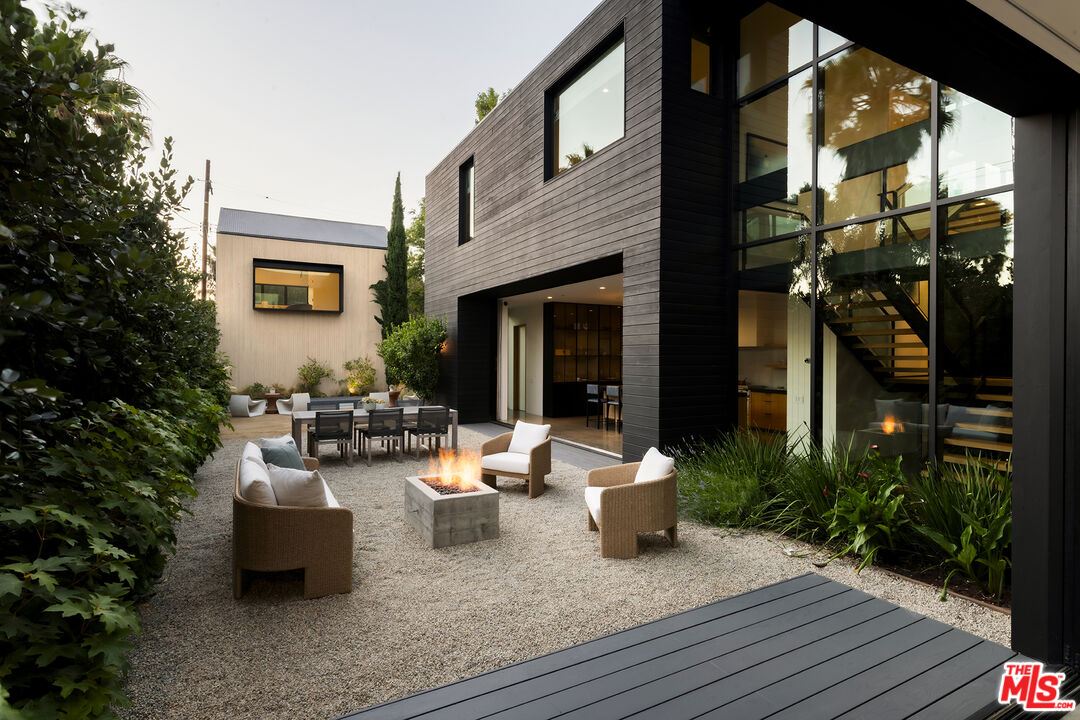 901 Flower Ave