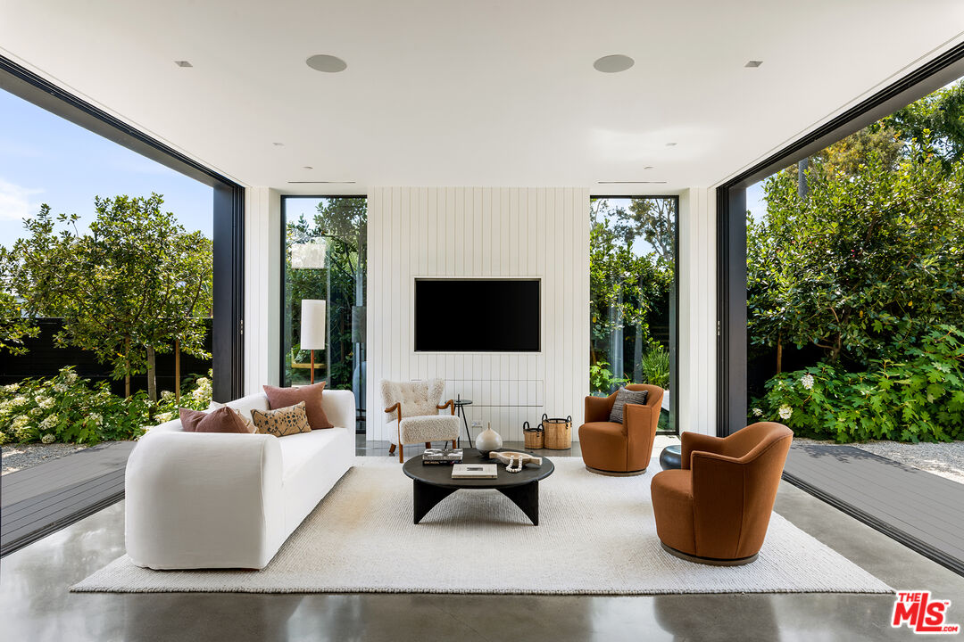 901 Flower Ave