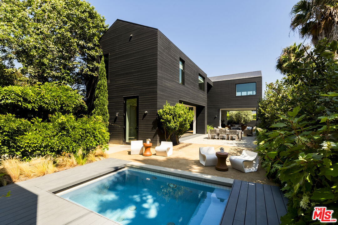 901 Flower Ave