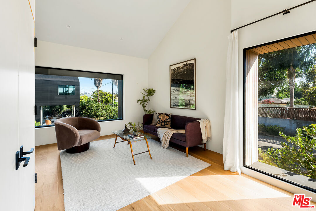 901 Flower Ave