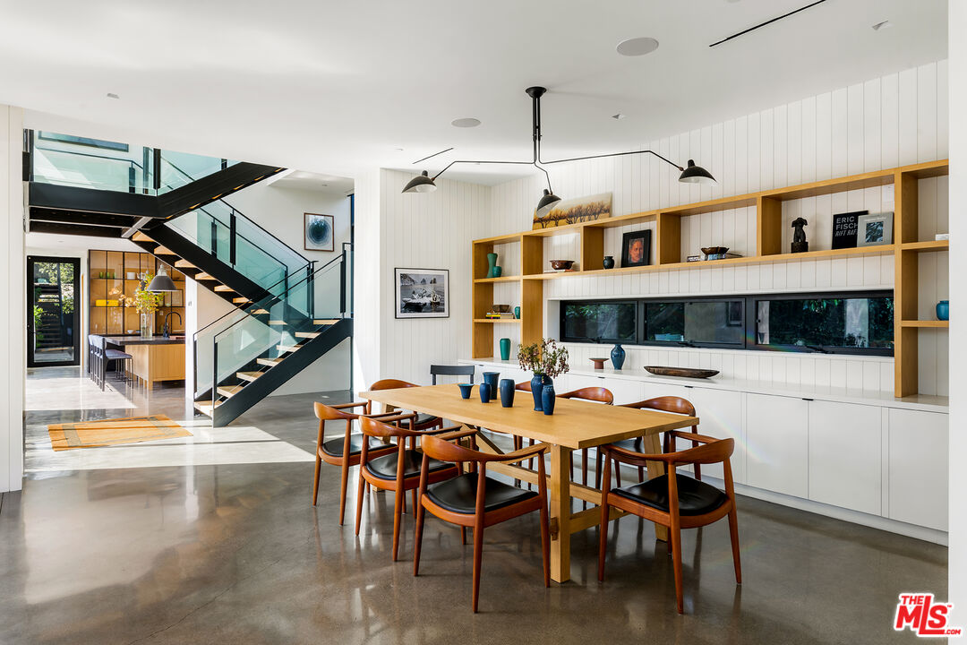 901 Flower Ave