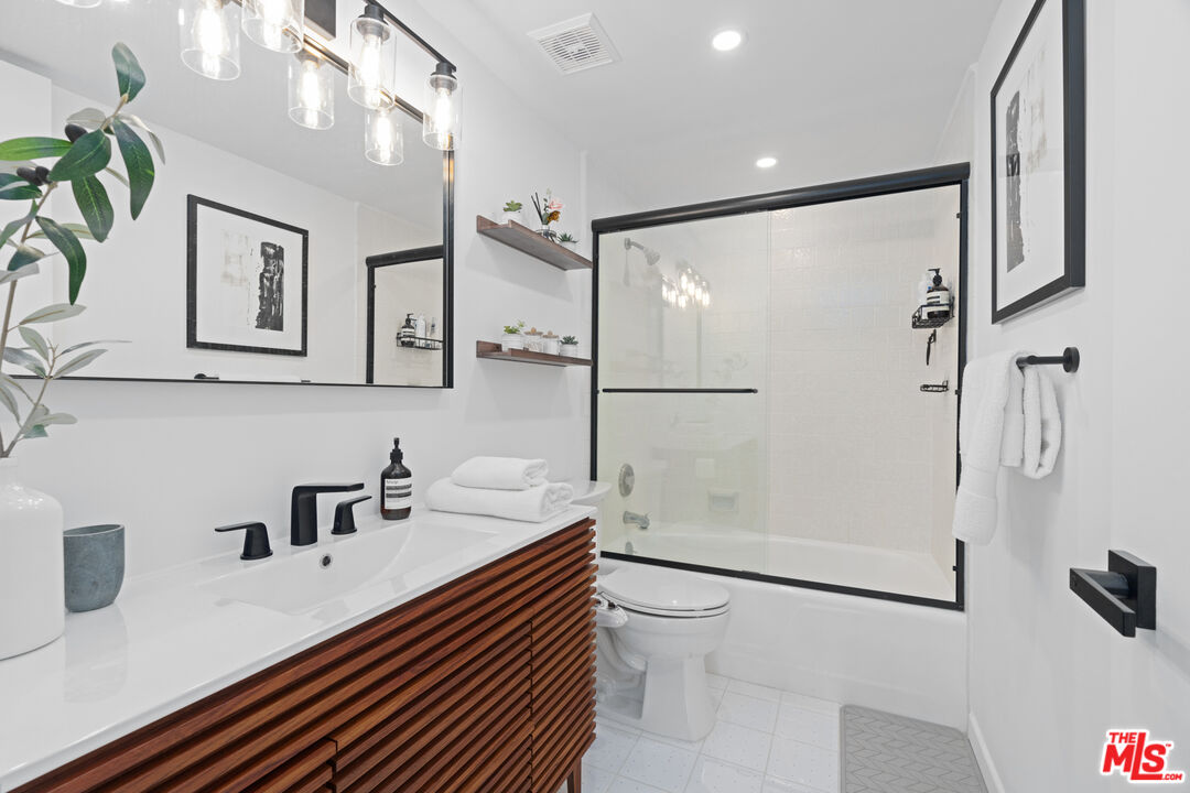 10433 Wilshire Blvd Unit: 302