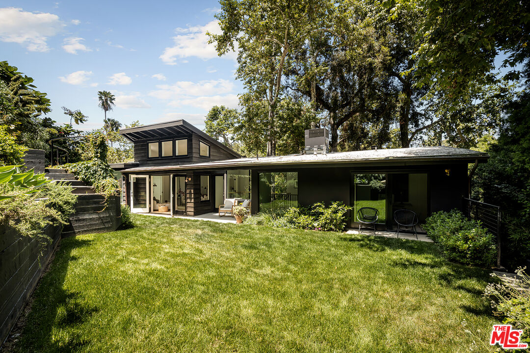 327 E Rustic Rd